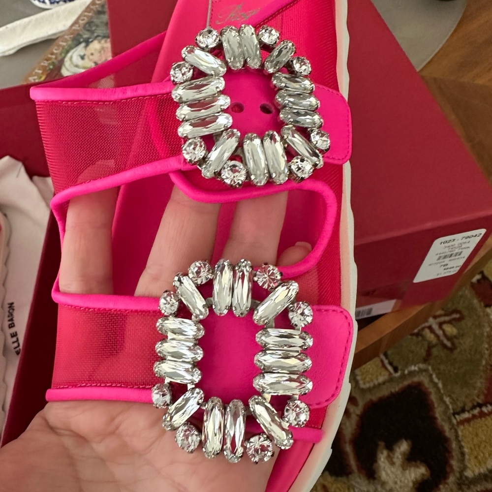 Roger Vivier

Slidy Viv Strass Net Sandals